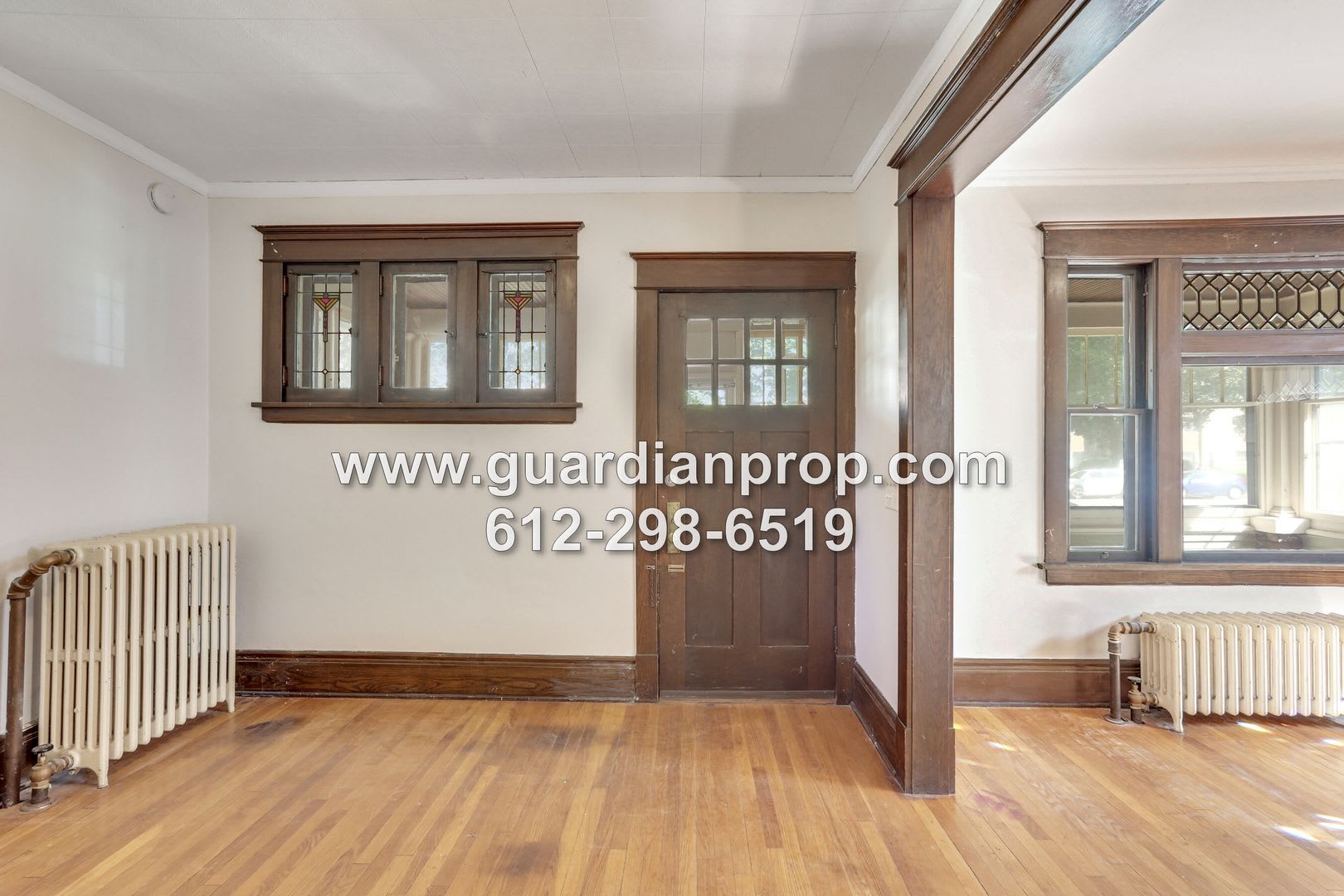 Large House In Hamline Midway Available October 1St Original Woodwork Updated Kitchen Baths 2 Car Garage – photo 3