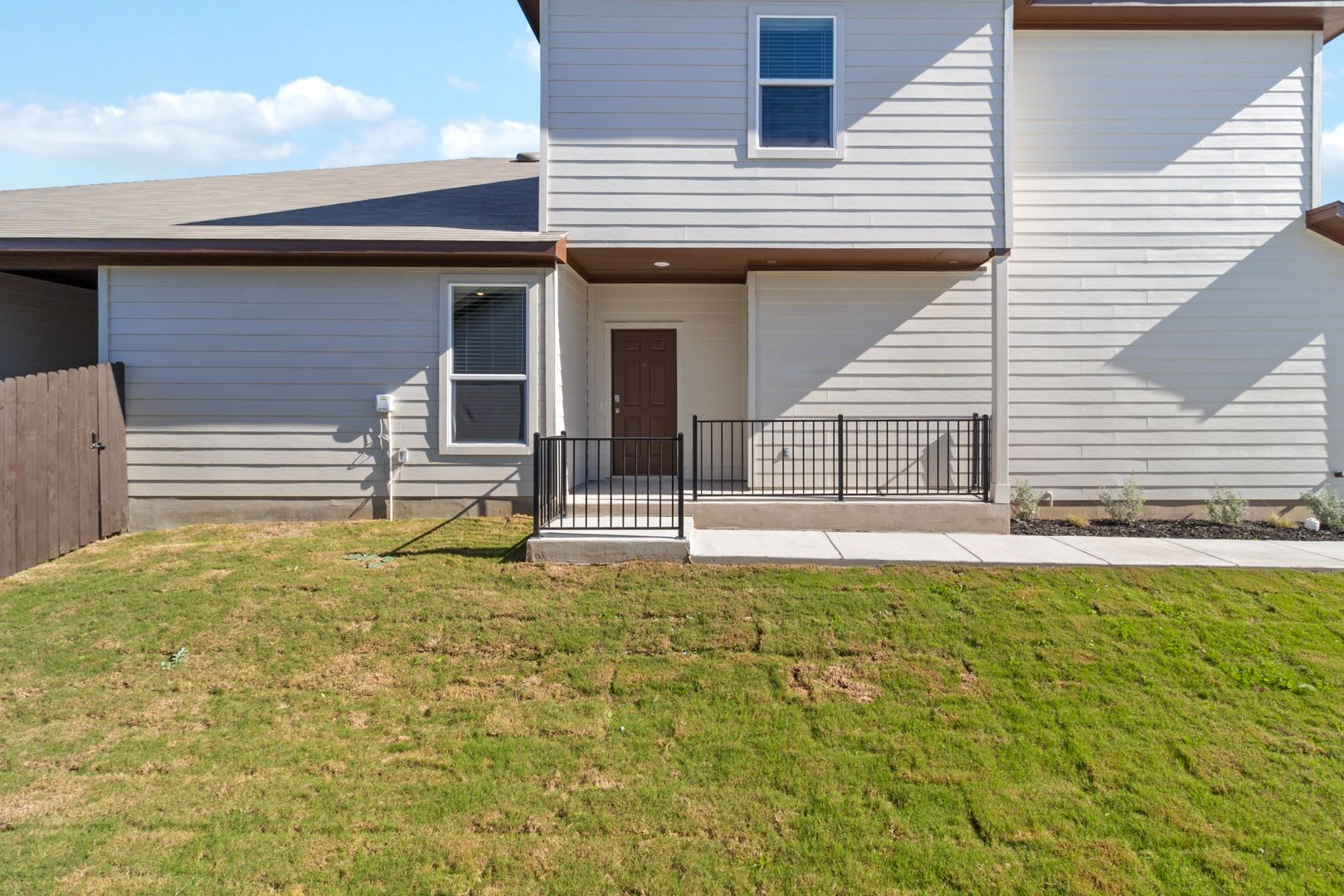 Brand New 4 Bedroom Emma Park Home With Private Yard 2 Car Garage – photo 3