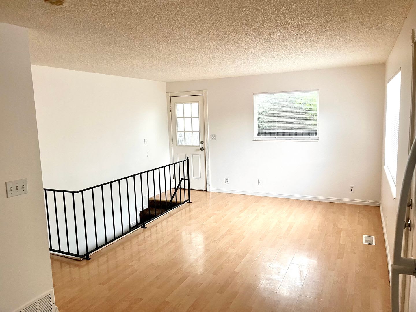 3 Bed / 2 Bath Half Duplex Near Valley Fair Mall — Fenced Yard & Carport – photo 3