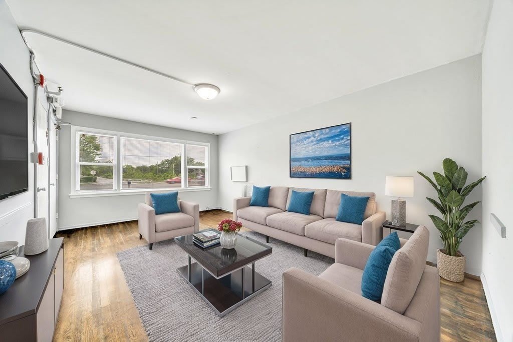 16048 Halsted Street – photo 2