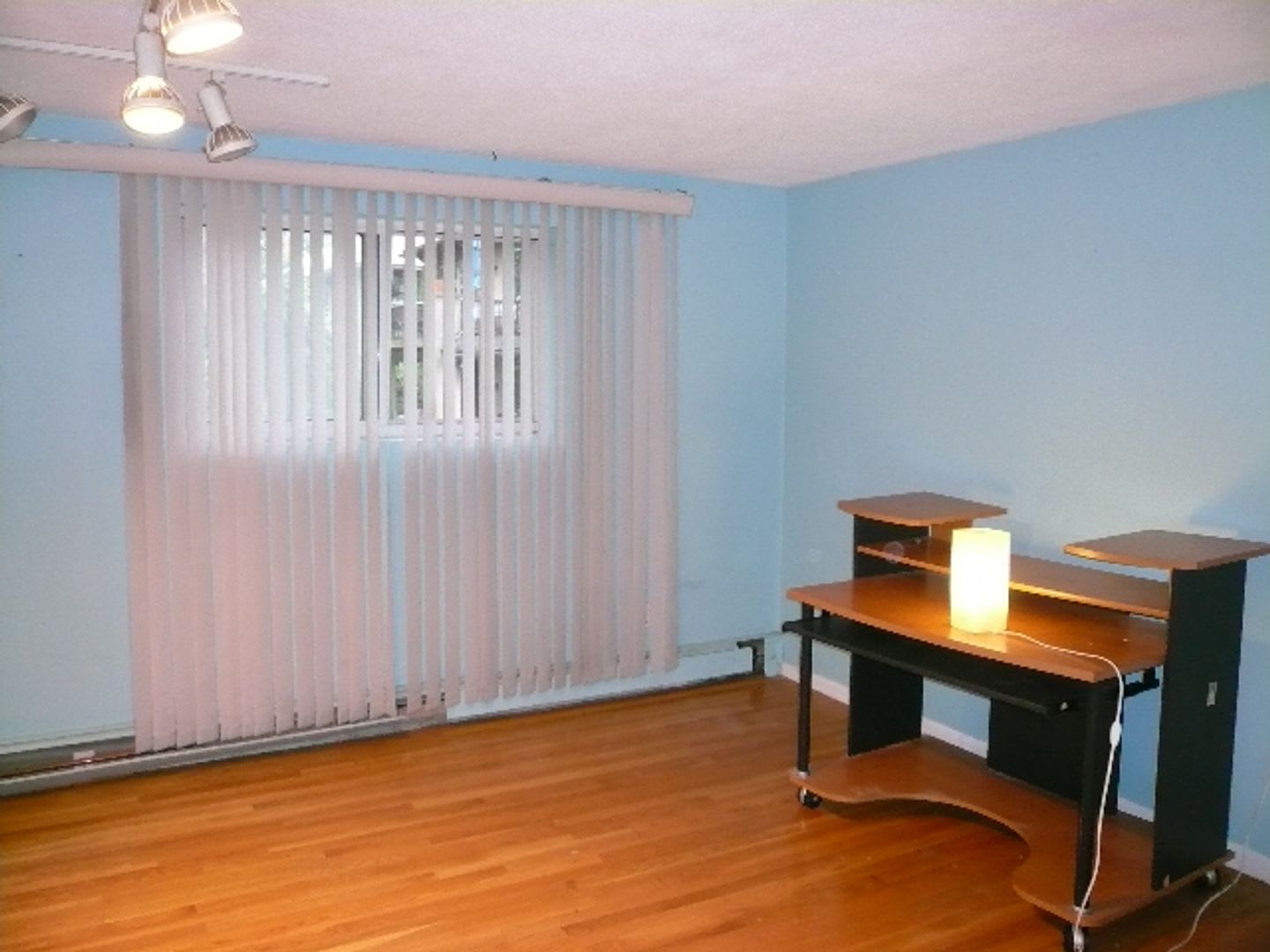 Spacious unit with amazing location in Newton Corner available 9/1/26 GREAT VALUE! – photo 2