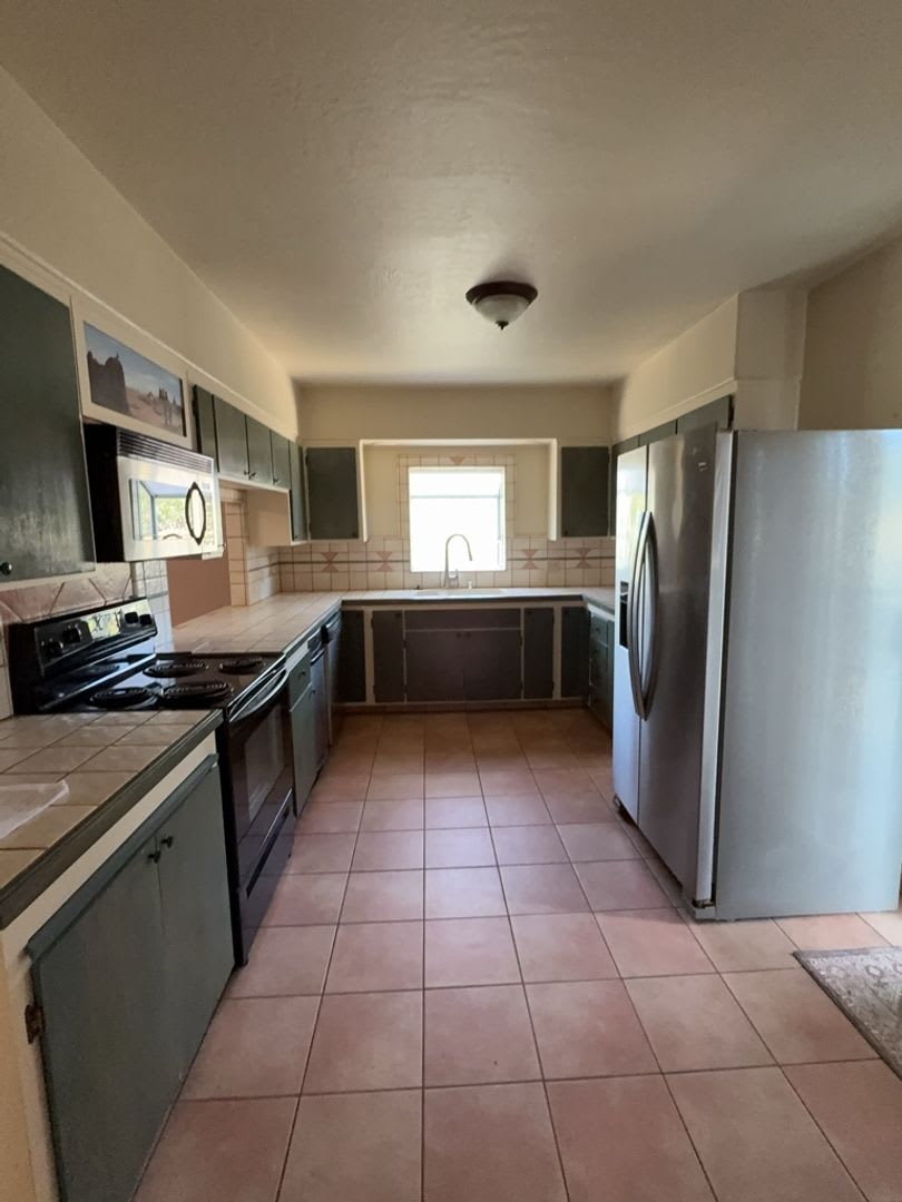 Charming 2 Bed 1 1/2 Bath Home – photo 5