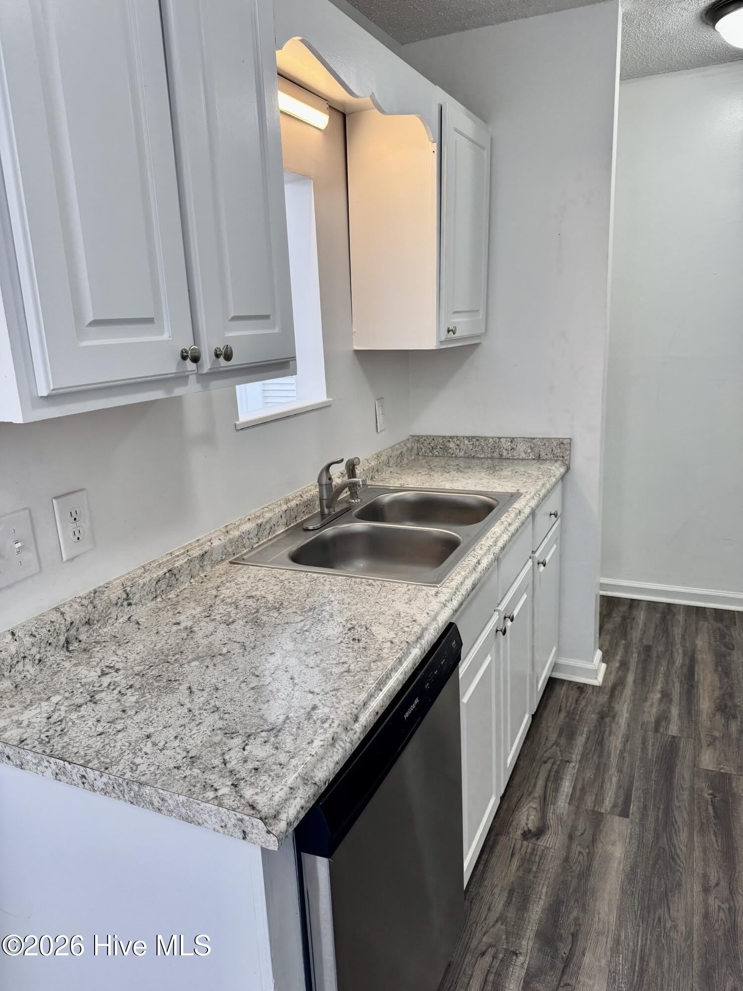 1291 Park W Drive – photo 5