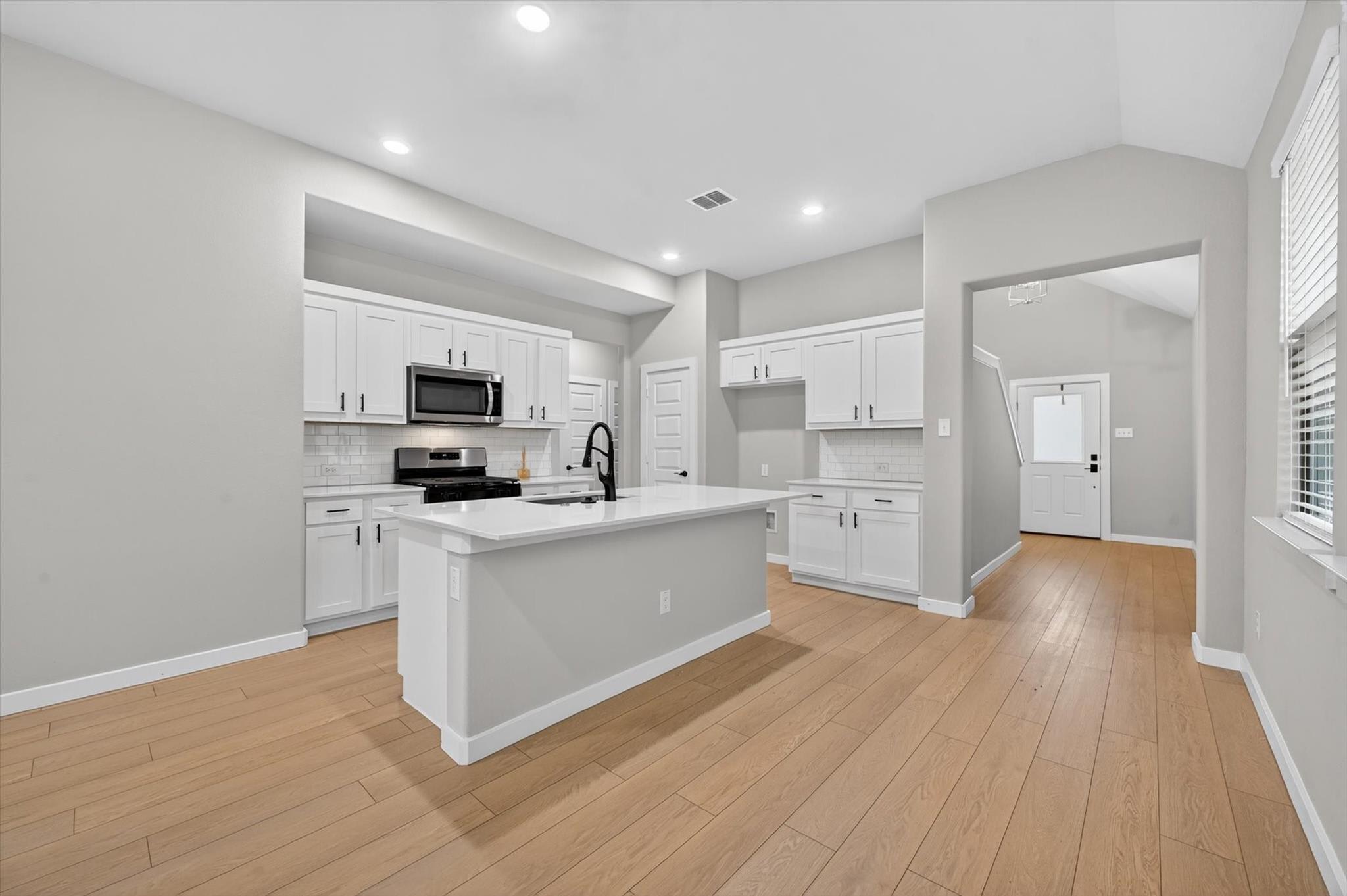 222 Goosewood Drive – photo 2