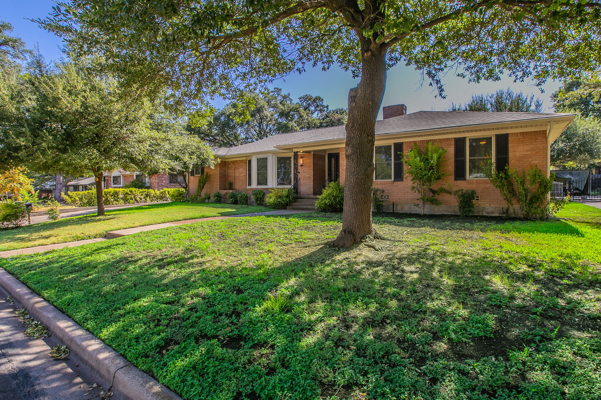 5220 Lake Charles Drive – photo 3