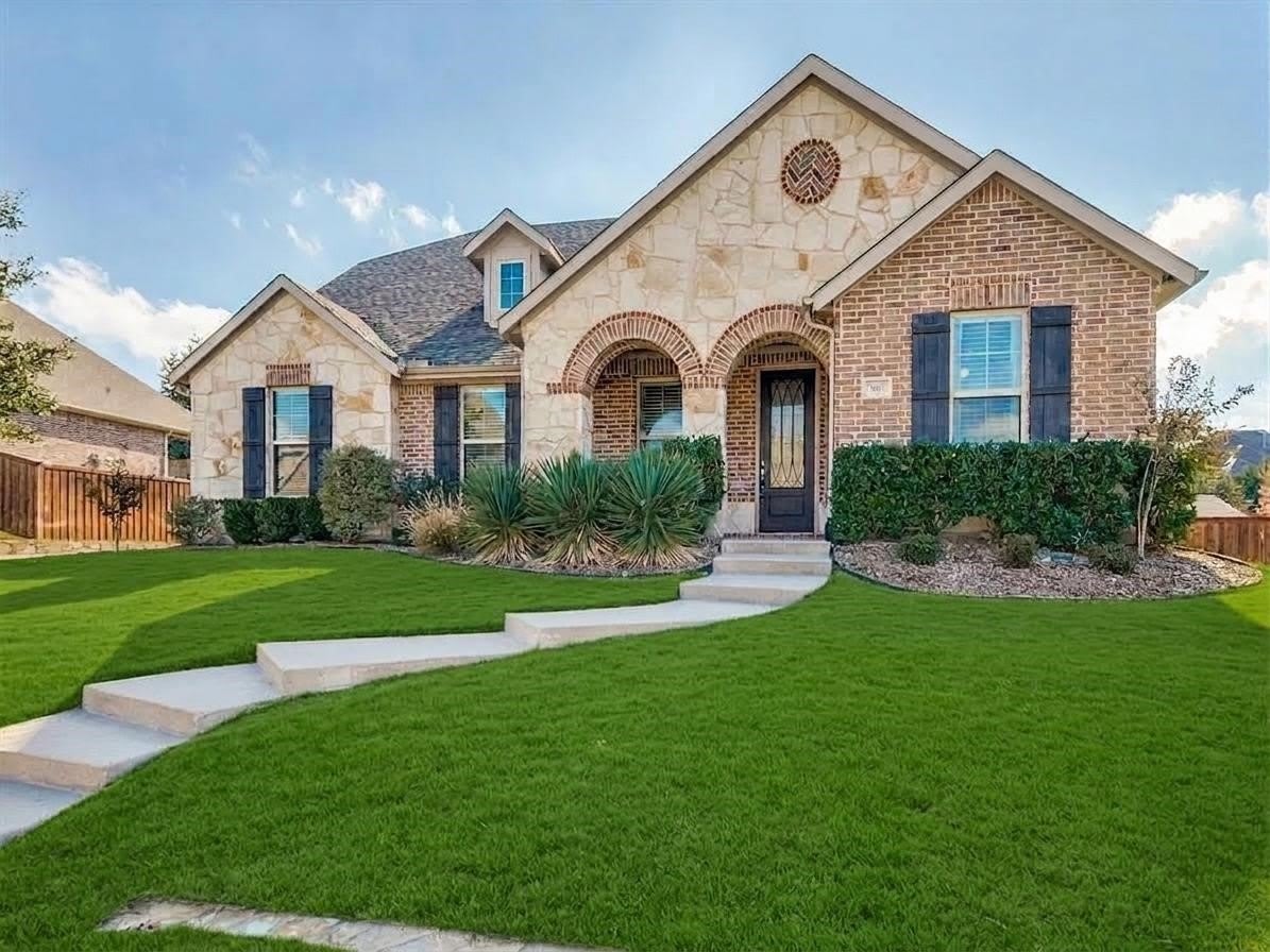 560 Darian Drive – photo 2