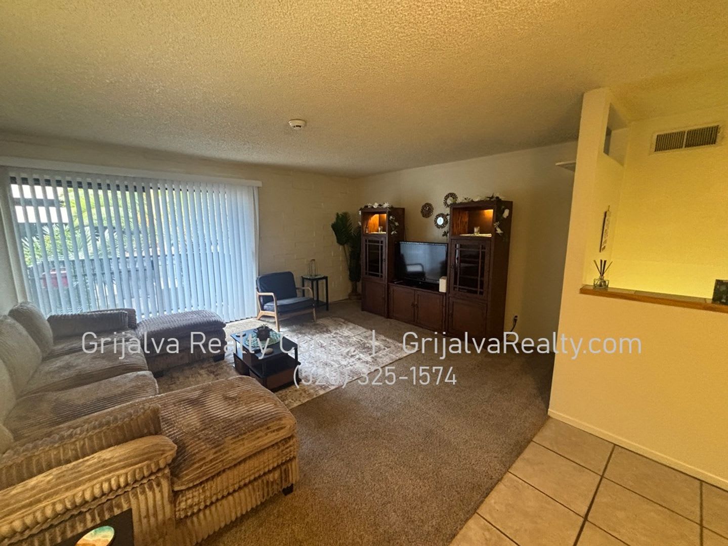 Furnished 2 Bedroom Condo With Community Pool Close To The Uofa Speedway Euclid – photo 2