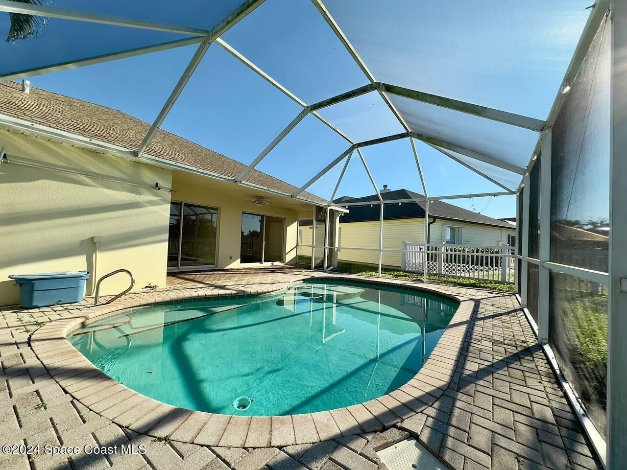 565 Limerick Drive – photo 2