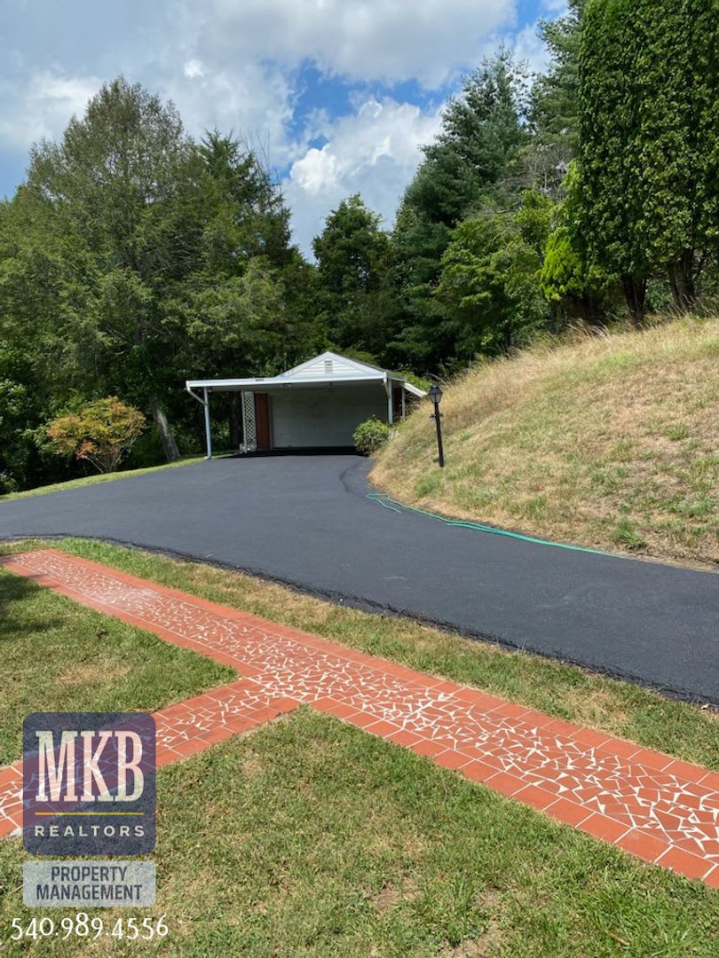 Roanoke County 2 Bedroom and 1 Bath – photo 3
