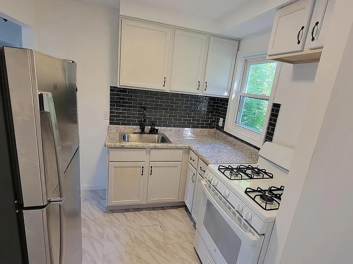 26548 Eton Avenue – photo 2