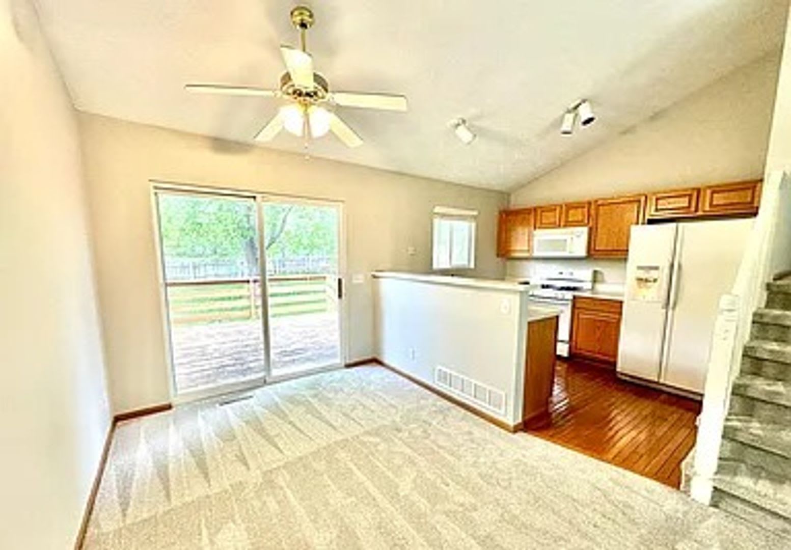 7407 S 176Th Cir 3 Bed 2 Bath In Millard School District Fenced Yard Deck 2 Car Attached Garage – photo 4