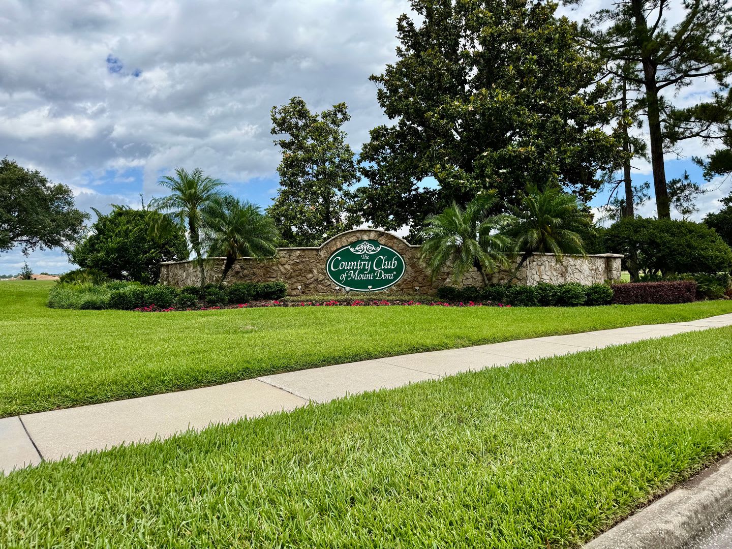 IMMACULATE 2 Bedroom / 2 Bathroom in Country Club of Mount Dora! – photo 2