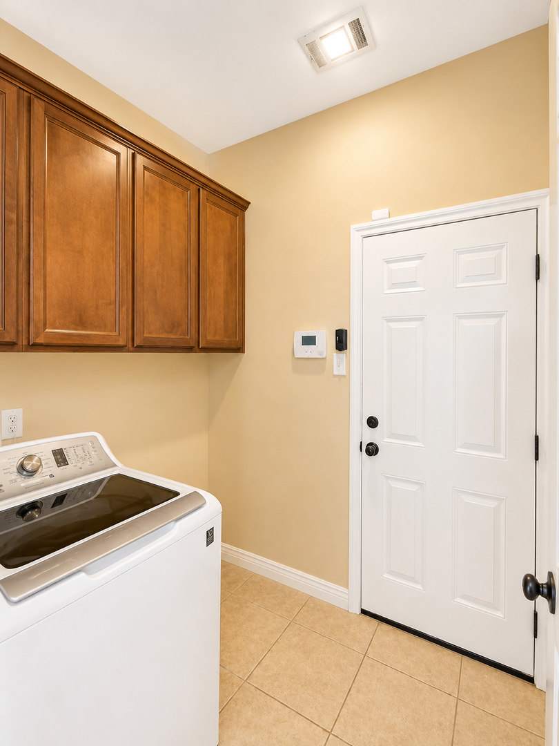Beautifully Maintained 3 Bed 2 Bath Home Available Now – photo 3