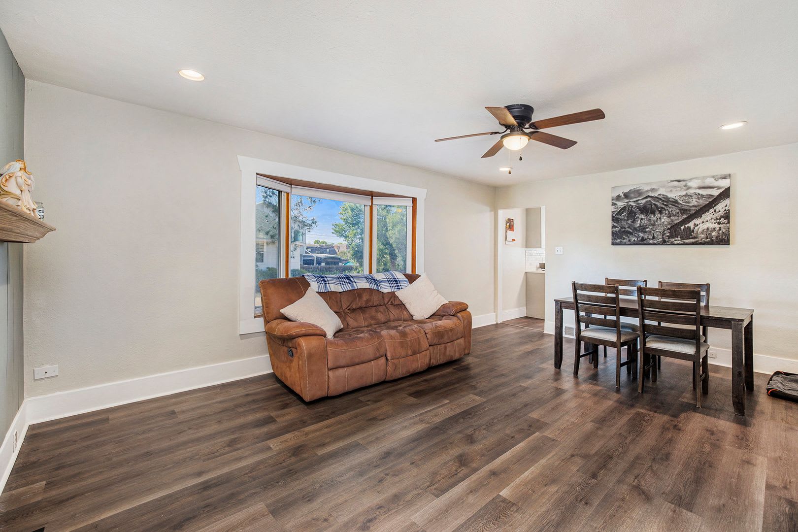Charming 4Bed/2Bath with Huge Backyard – photo 5