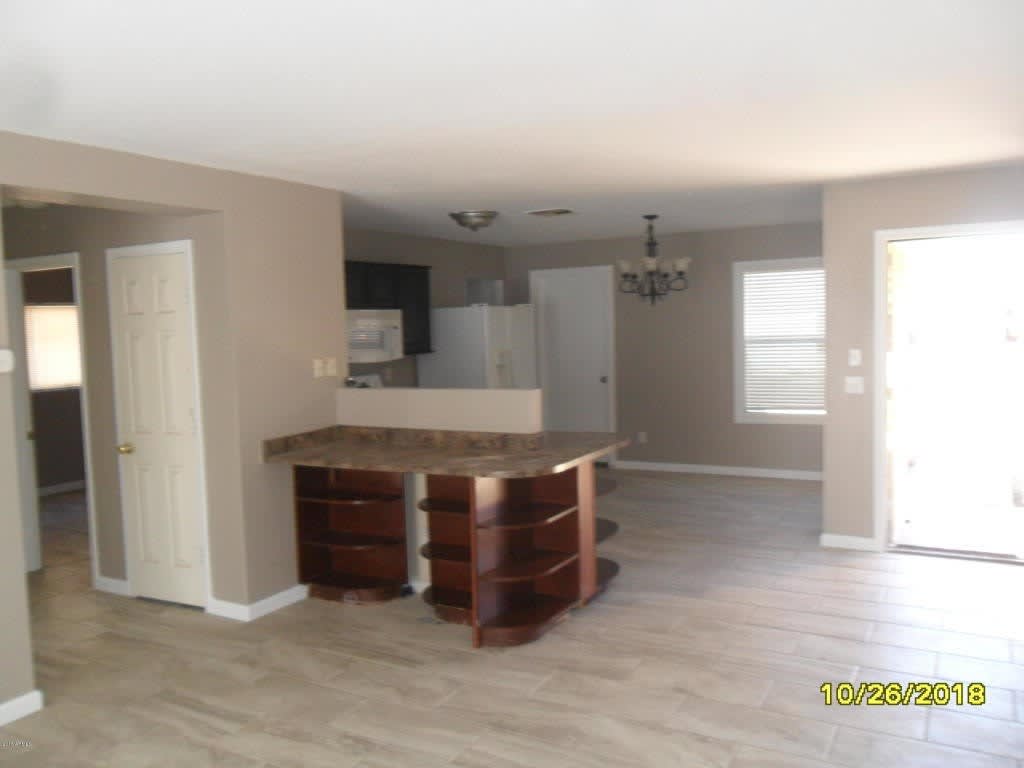 El Mirage Home with Tile Flooring Throughout – photo 3