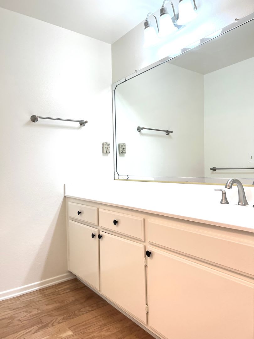 2BD/2BA Condo w/ Laundry, Dishwasher, Ample Parking, EV Charging – photo 5