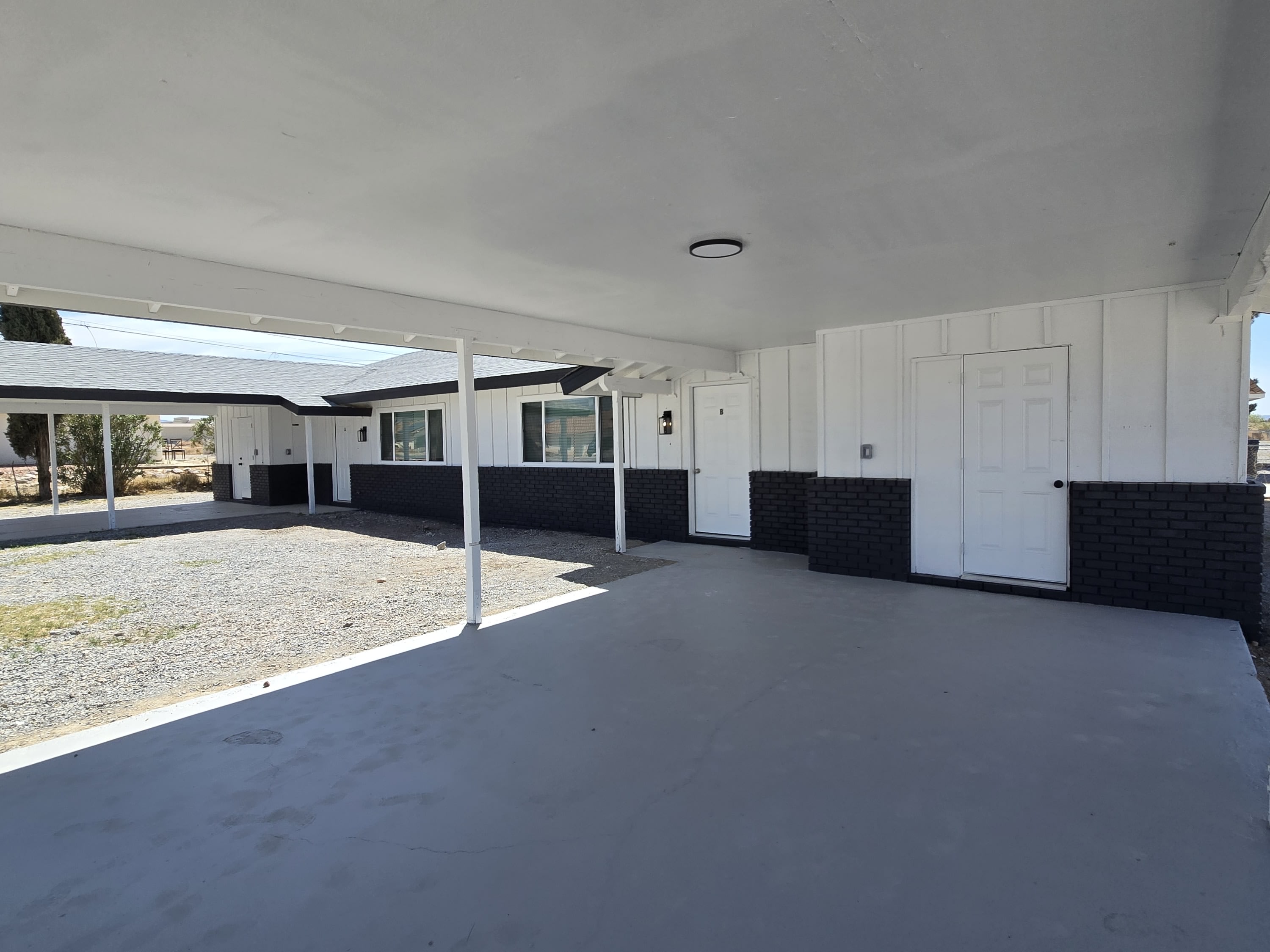 1083 East Calvada Boulevard – photo 5