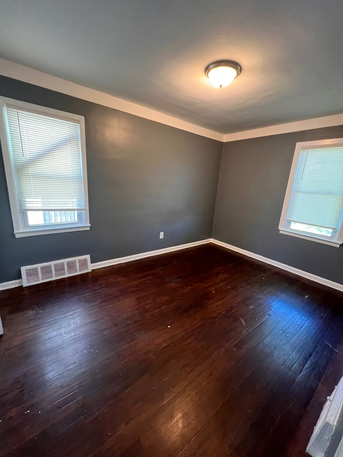 8832 Vaughan Street – photo 5