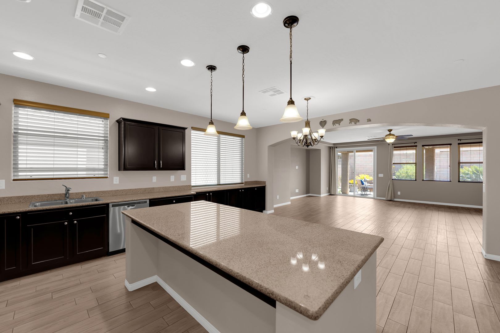 Gorgeous Single Story Home Located In Tuscany Community Tons Of Upgrades 3 Large Bedrooms Open Floorplan – photo 5
