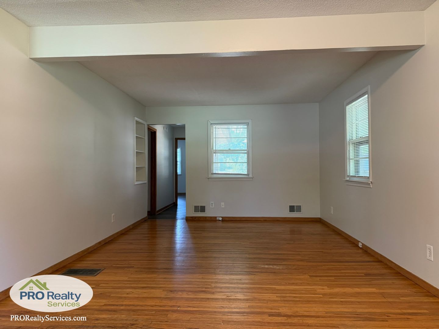 4 Bedroom Home One Block from Medicine Lake – photo 3