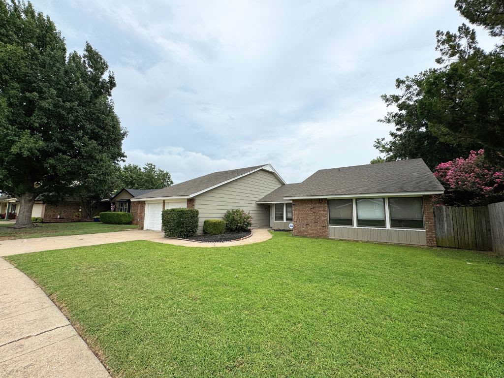 2228 S Whitbourne Pl – photo 2