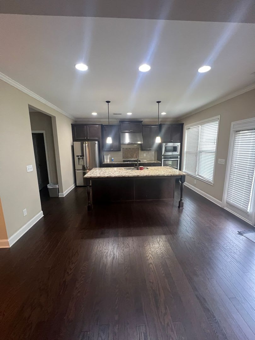 Now Ready! Amazing 5 bedroom house with 3 full bathrooms! – photo 5