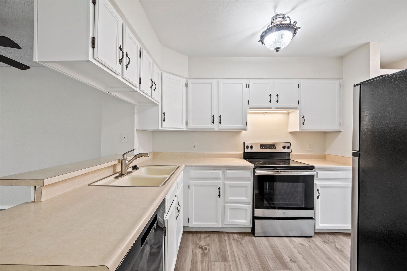 Beautiful 2 Bedroom Westminster Townhome With Private Patio – photo 4