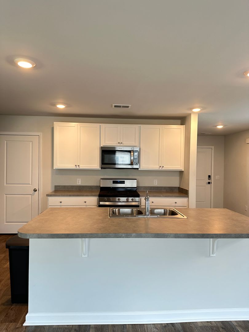 Gorgeous Ladson Home! – photo 4