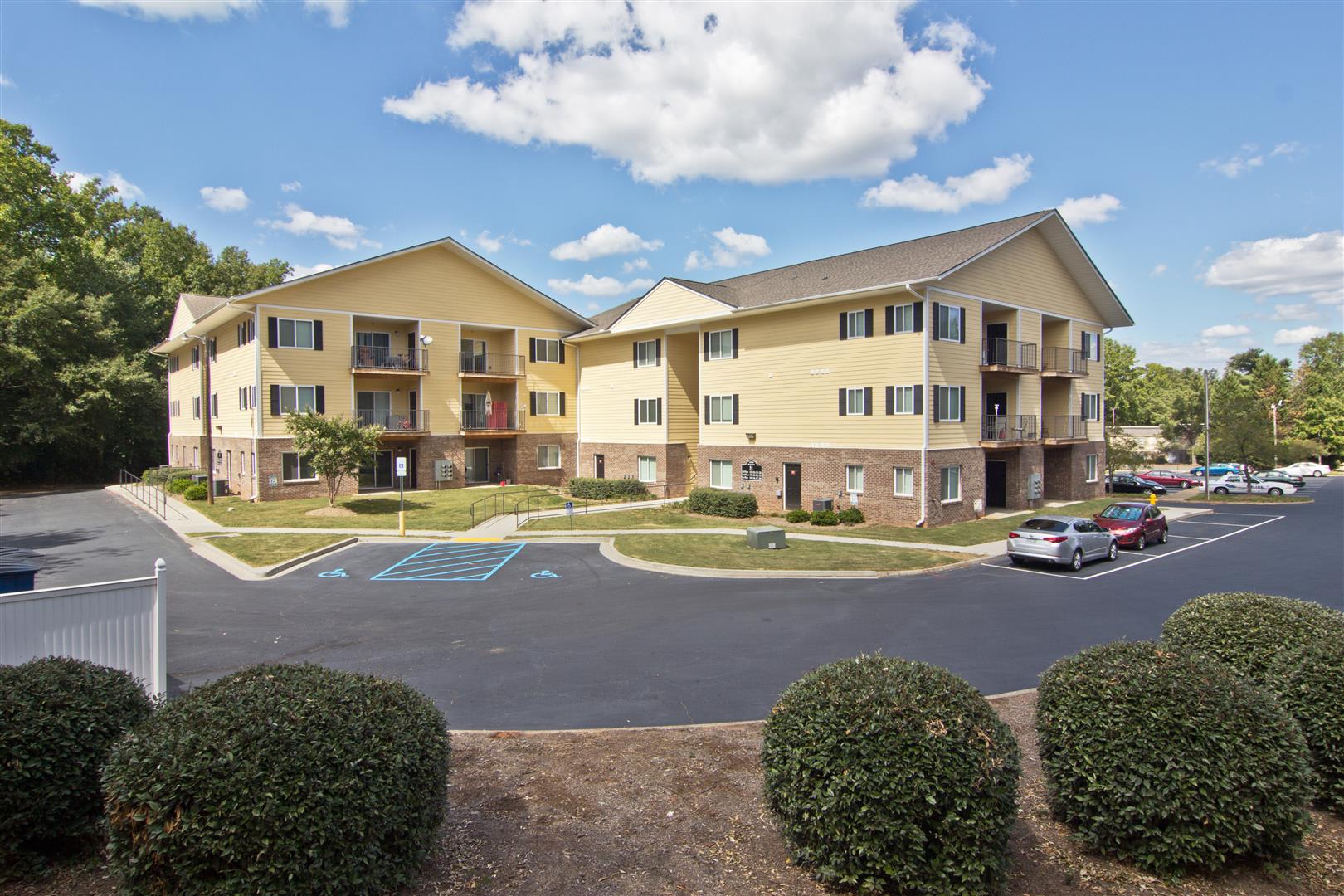 Lakecrest Apartments – photo 3