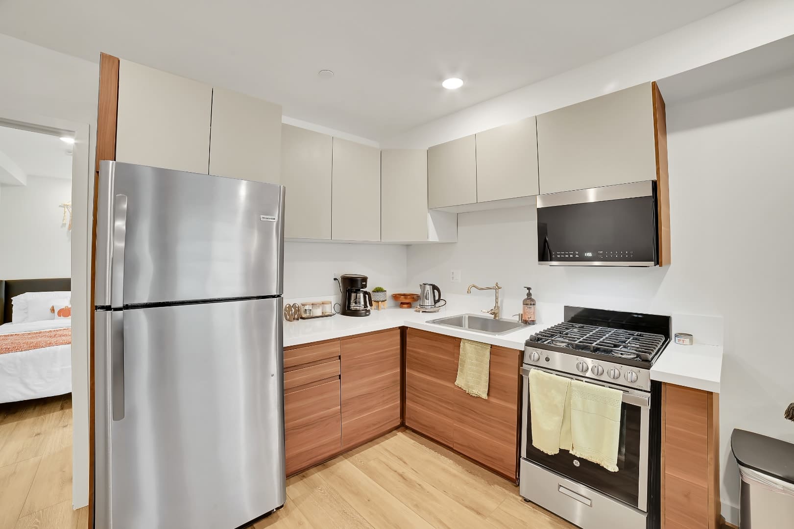 14539 Weddington St – photo 5
