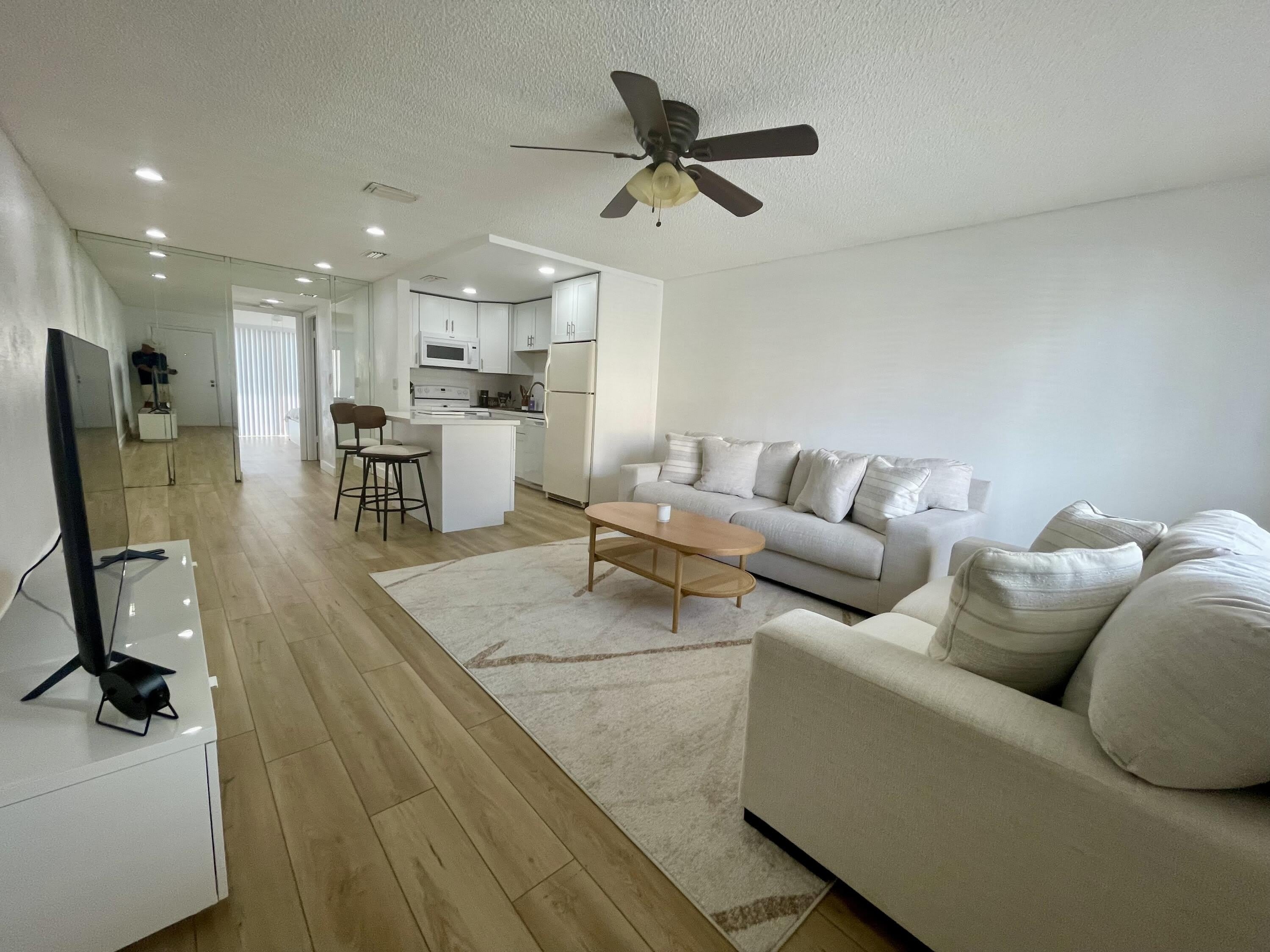 1100 Crystal Lake Drive – photo 3