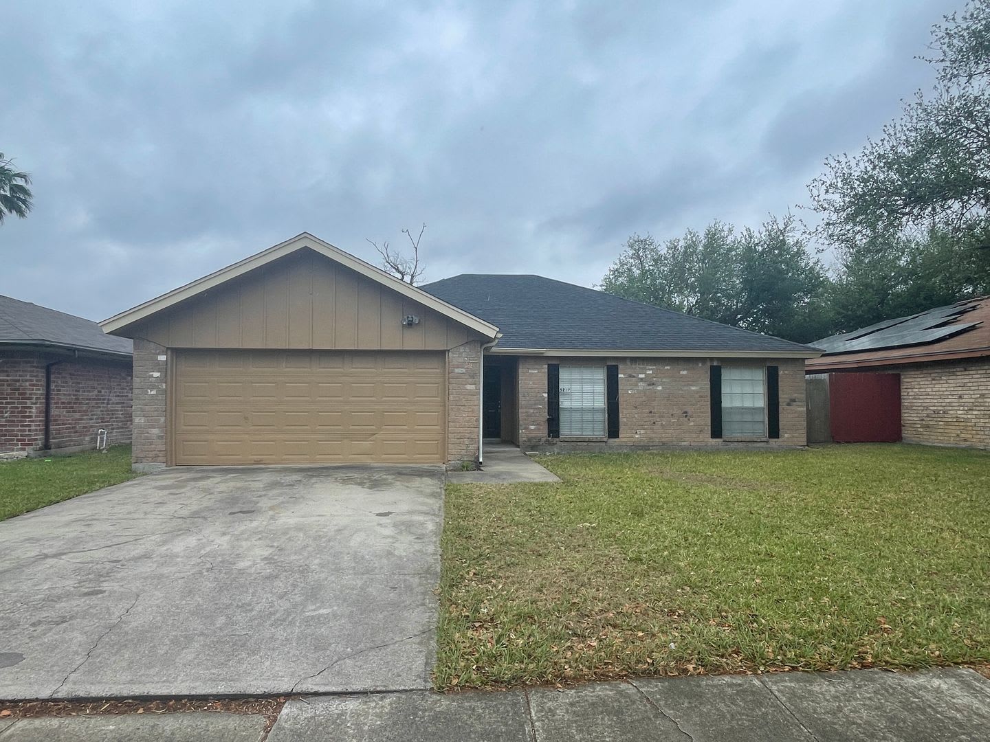 Charming Southside 3-Bedroom, 2-Bath Home for Lease – photo 1