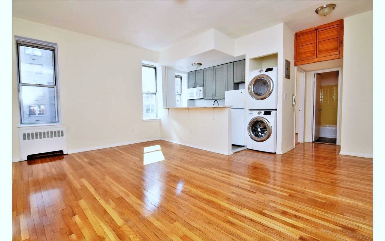 133 East 84Th Street – photo 3