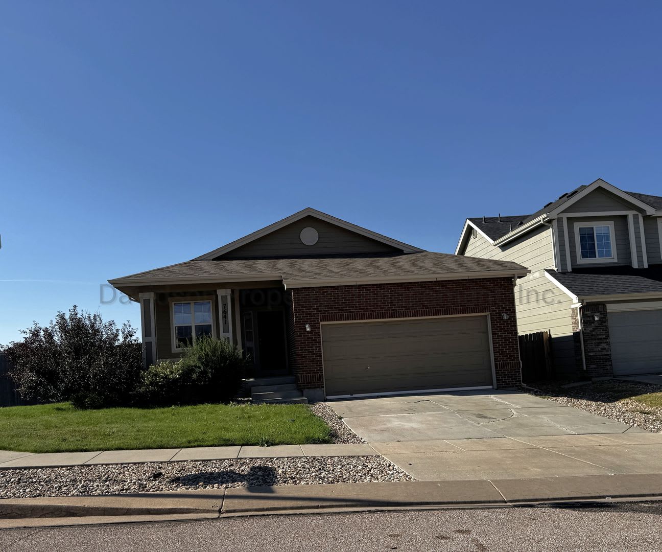 Cozy 3 Bedroom House in Stetson Hills – photo 1