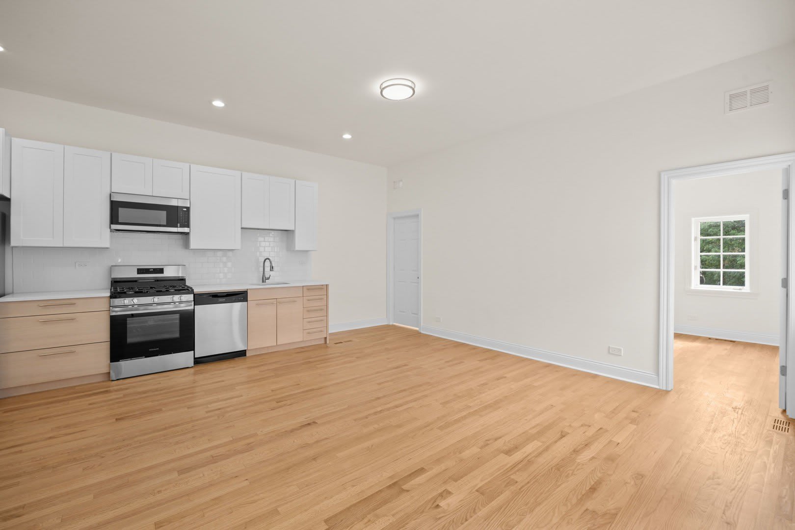 3107 N Harding Avenue – photo 4