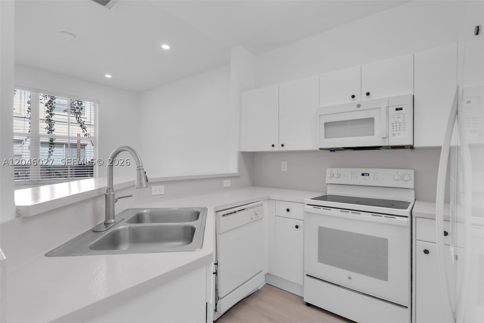 8165 NW 108th Ave – photo 5