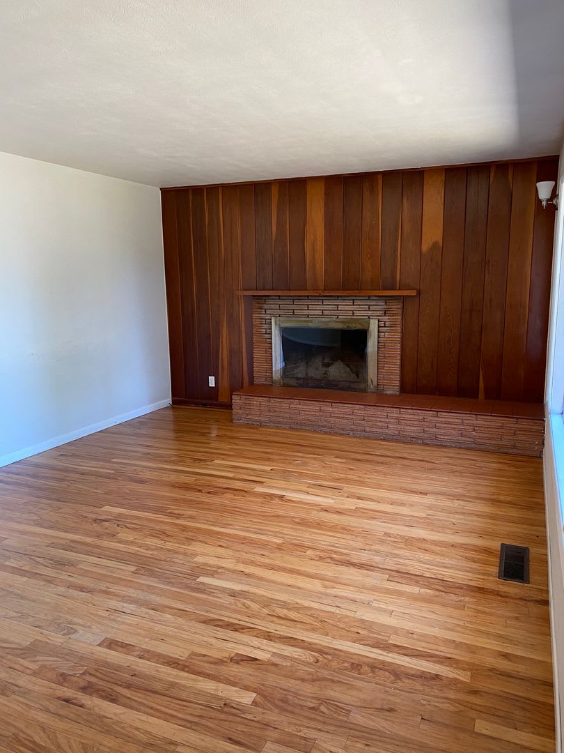 Charming 5 Bedroom / 2 Bathroom Home – photo 2