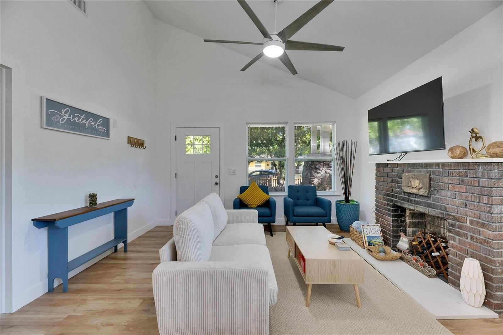1021 E 25Th Avenue – photo 4