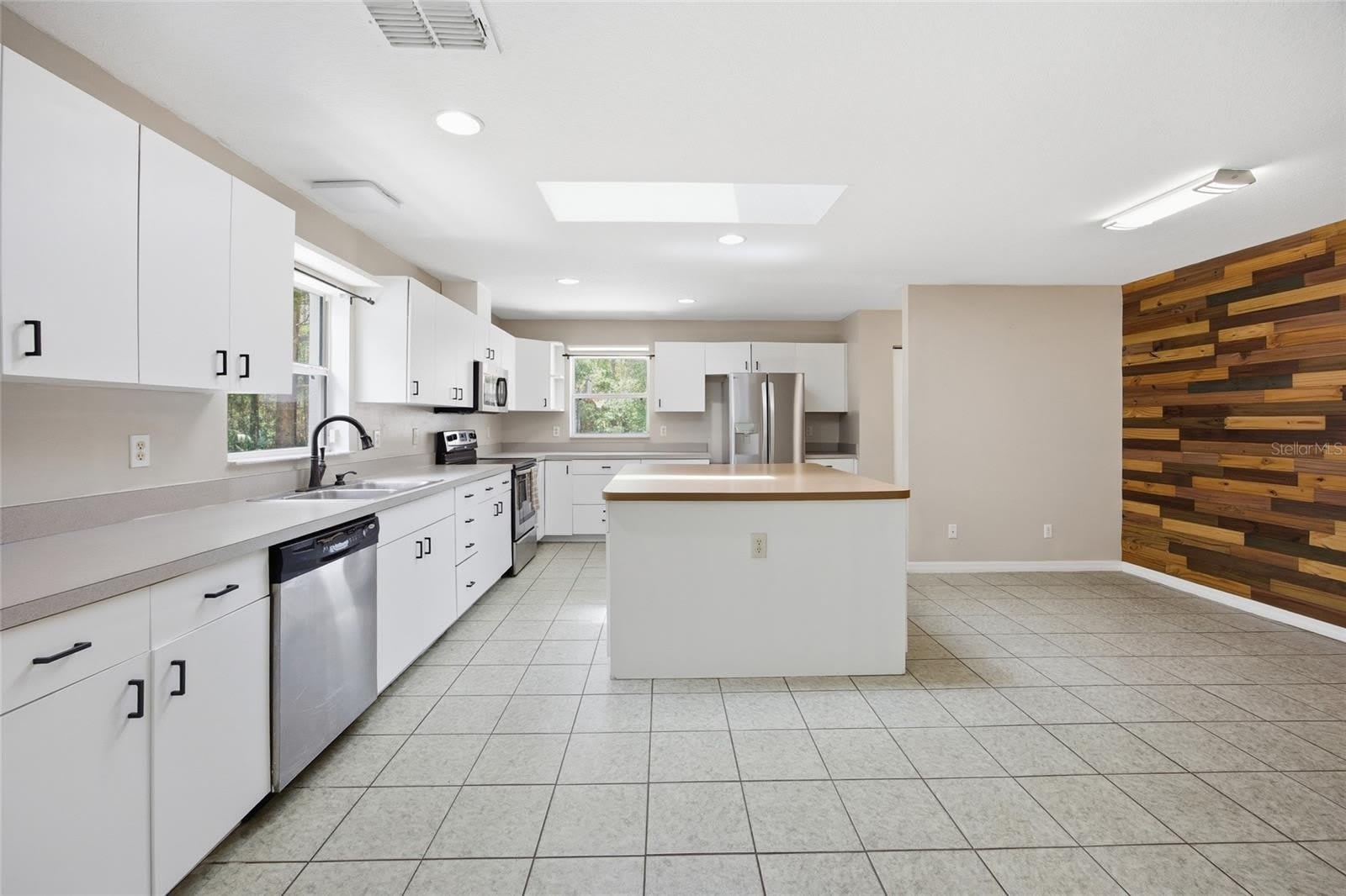 7050 NE STATE ROAD 121 – photo 4