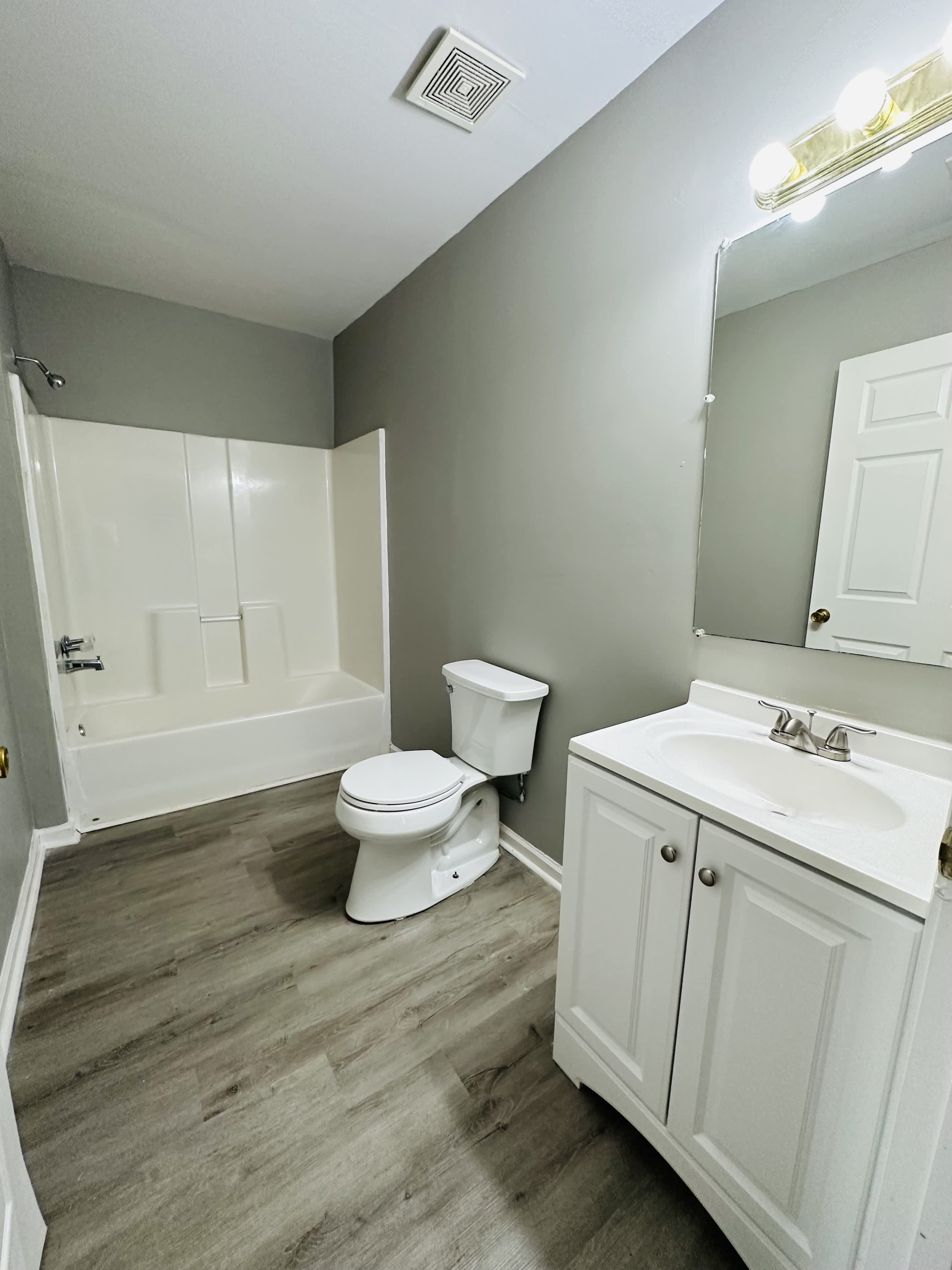 715 Ayers St – photo 4