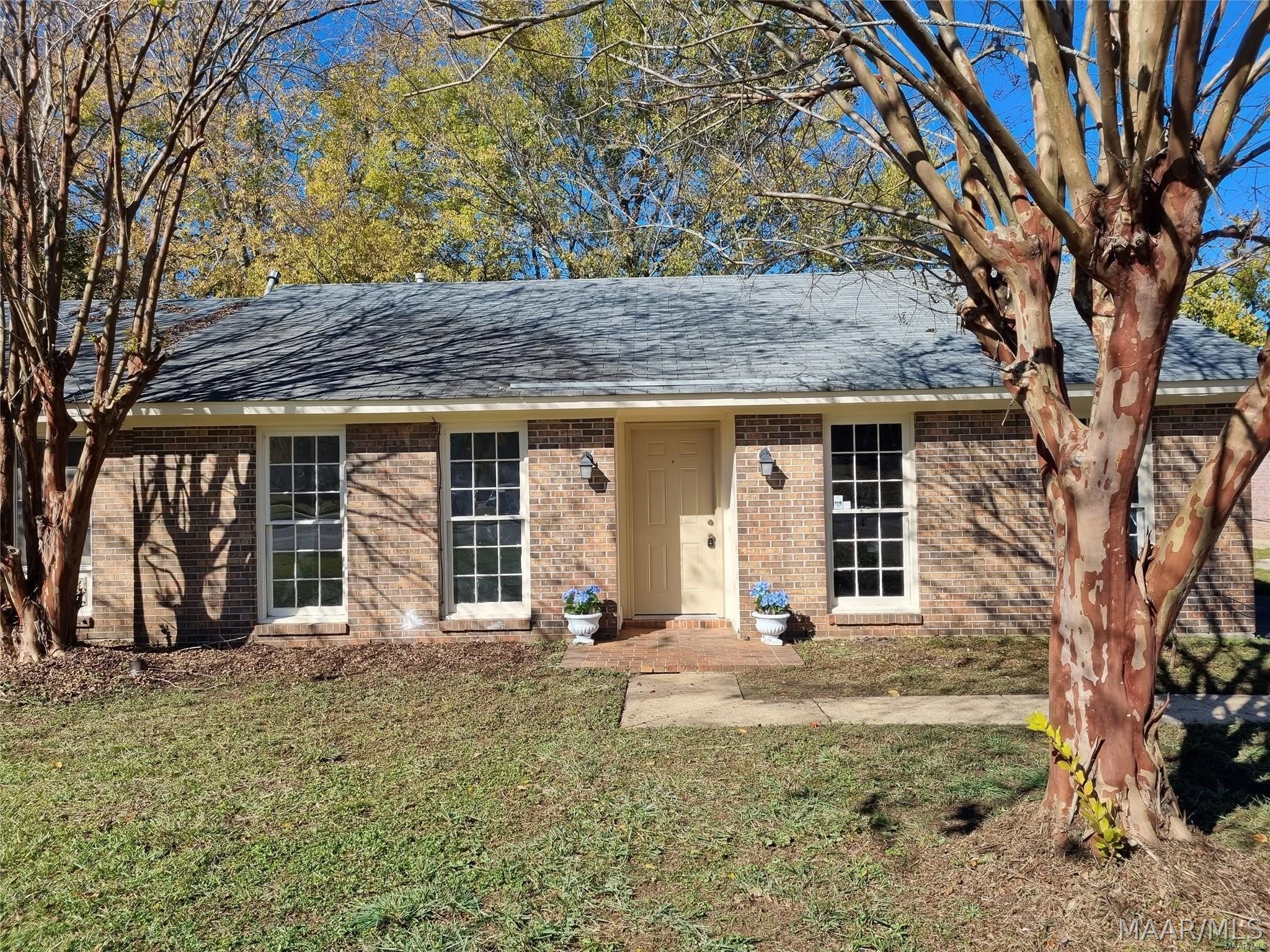 2044 EDINBURGH Drive – photo 2
