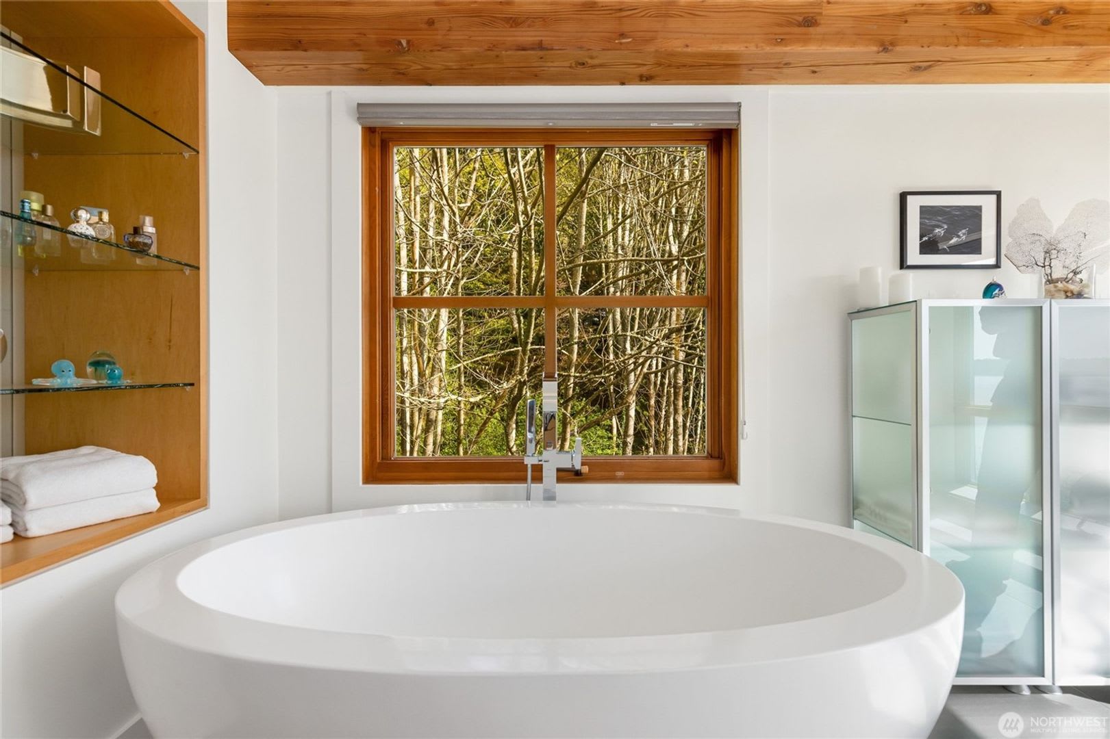Architectural Seattle Masterpiece with Panoramic Water Views – photo 4