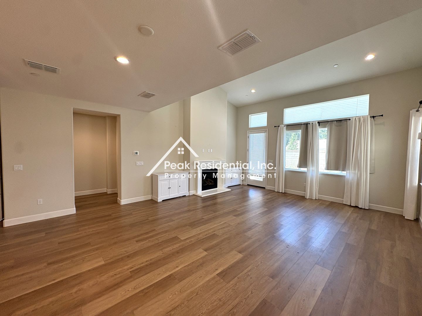Updated 4bd/3ba West Sacramento House With Loft! – photo 4