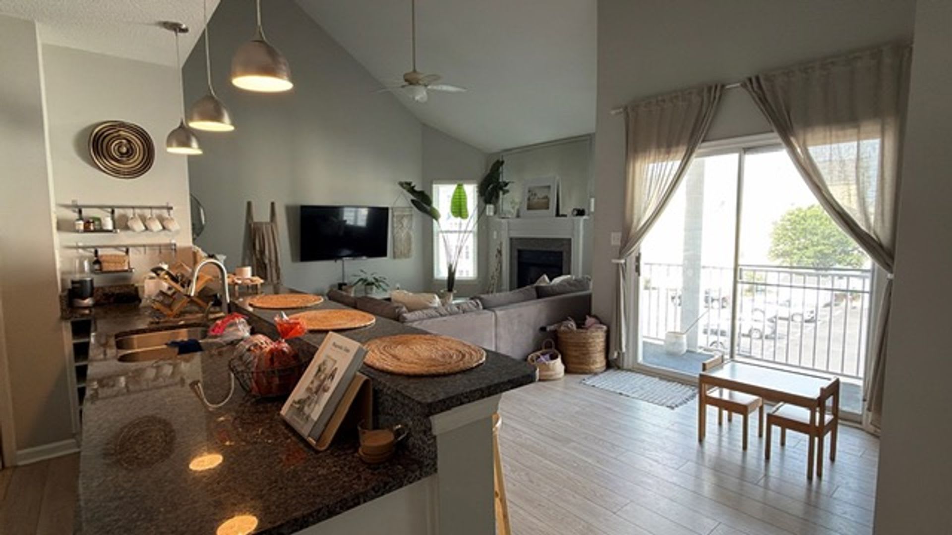 Great condo in great location – photo 5