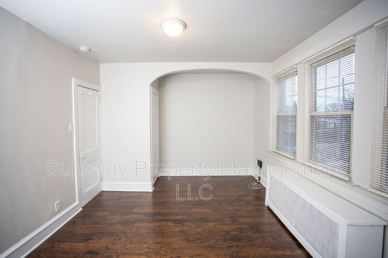 1034 B Collings Ave – photo 3