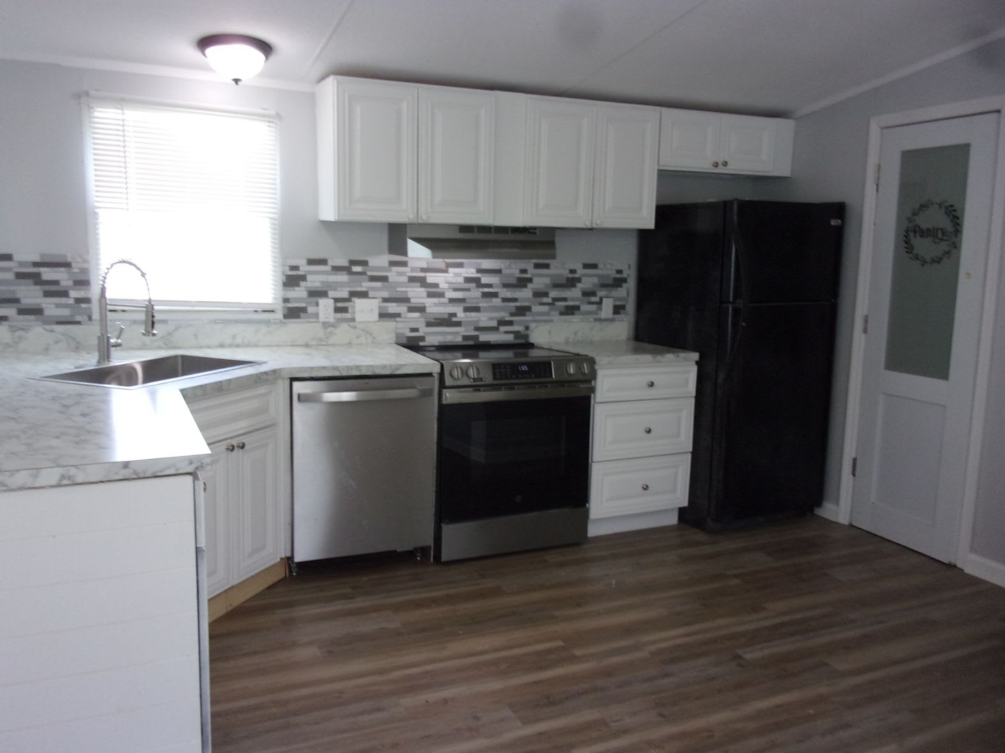 Beautifully Renovated 3 Bedroom 2 Bath Home In The Newport Area – photo 5