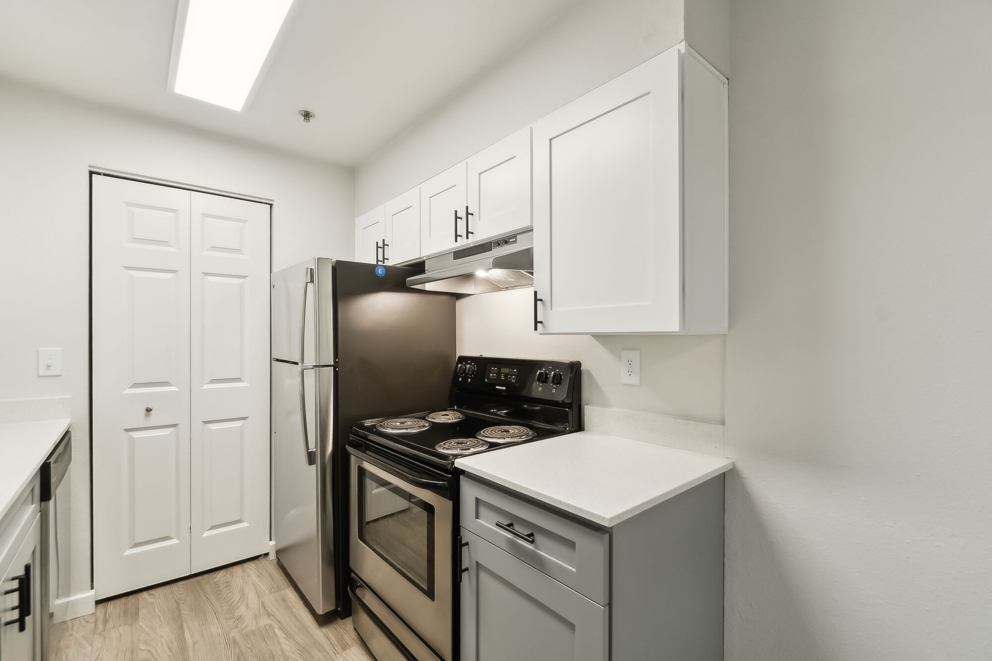 Spinnaker Apartments – photo 2