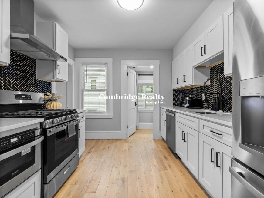 7 Dickson St. – photo 1