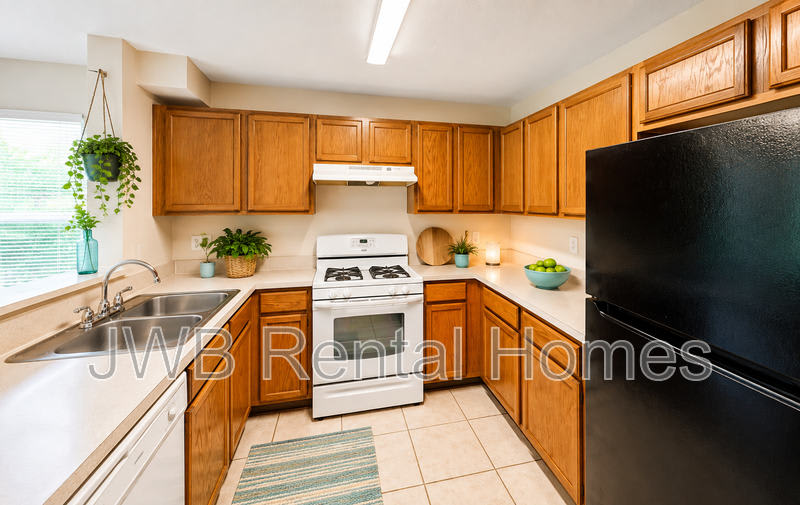 85 5Th St W – photo 3