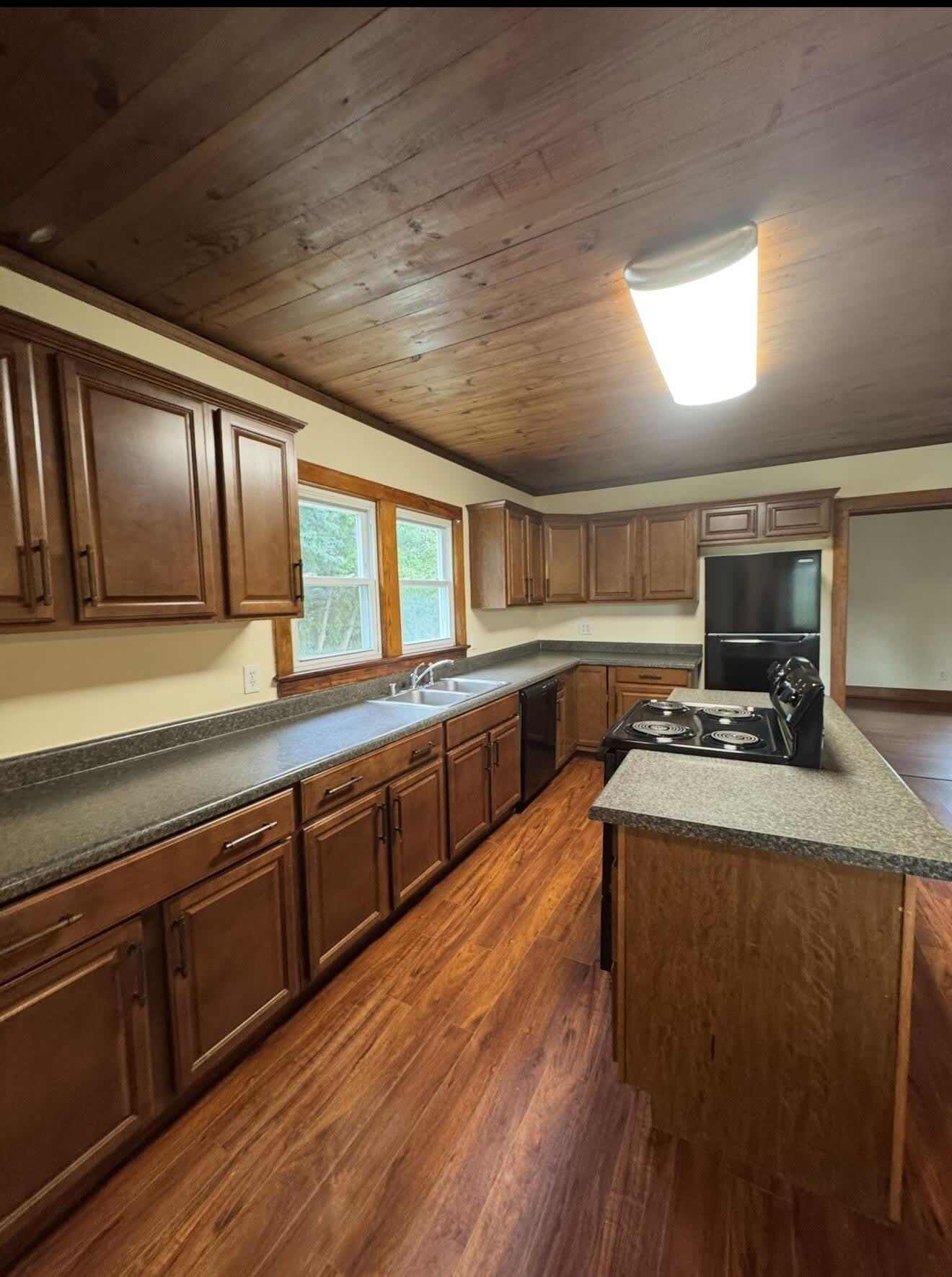 2210 Happy Hollow Road – photo 4